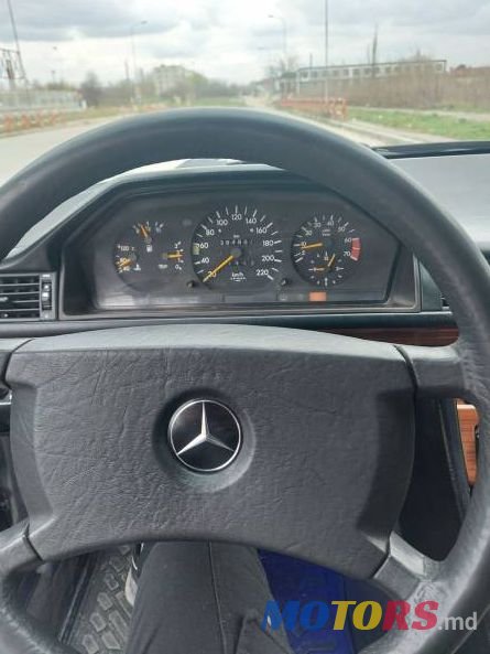 1991' Mercedes-Benz 124 photo #6