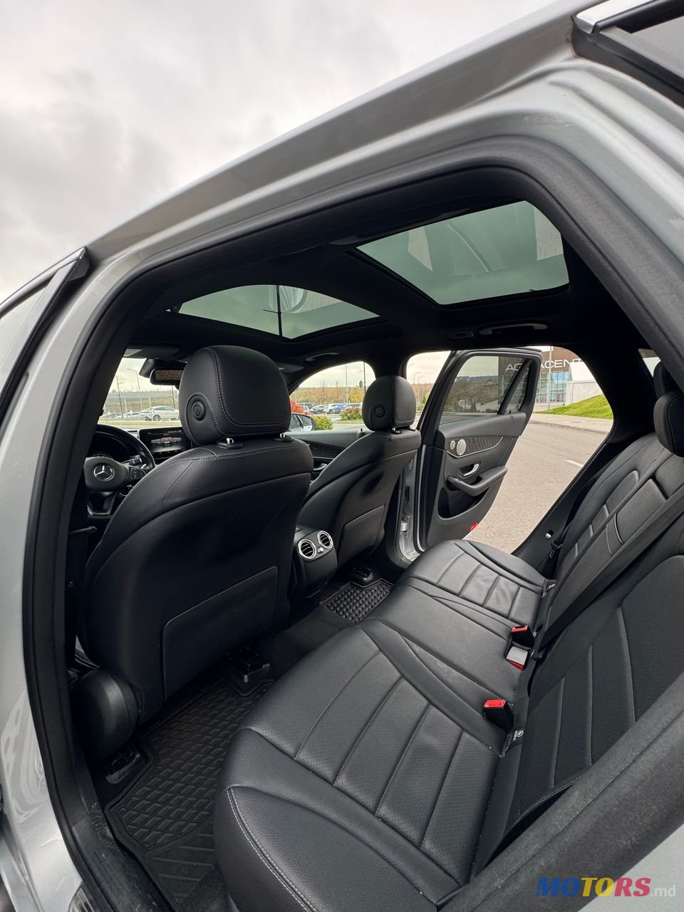 2015' Mercedes-Benz GLC photo #5