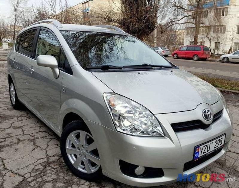 2008' Toyota Corolla Verso photo #2