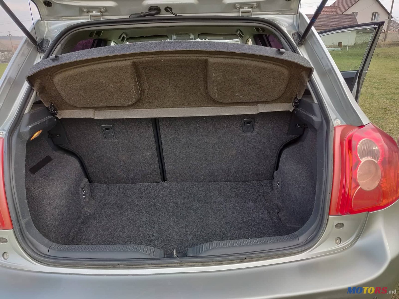 2010' Toyota Auris photo #3