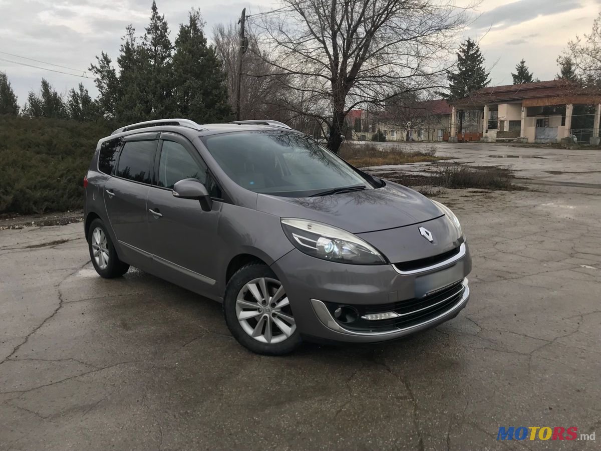 2013' Renault Grand Scenic photo #1