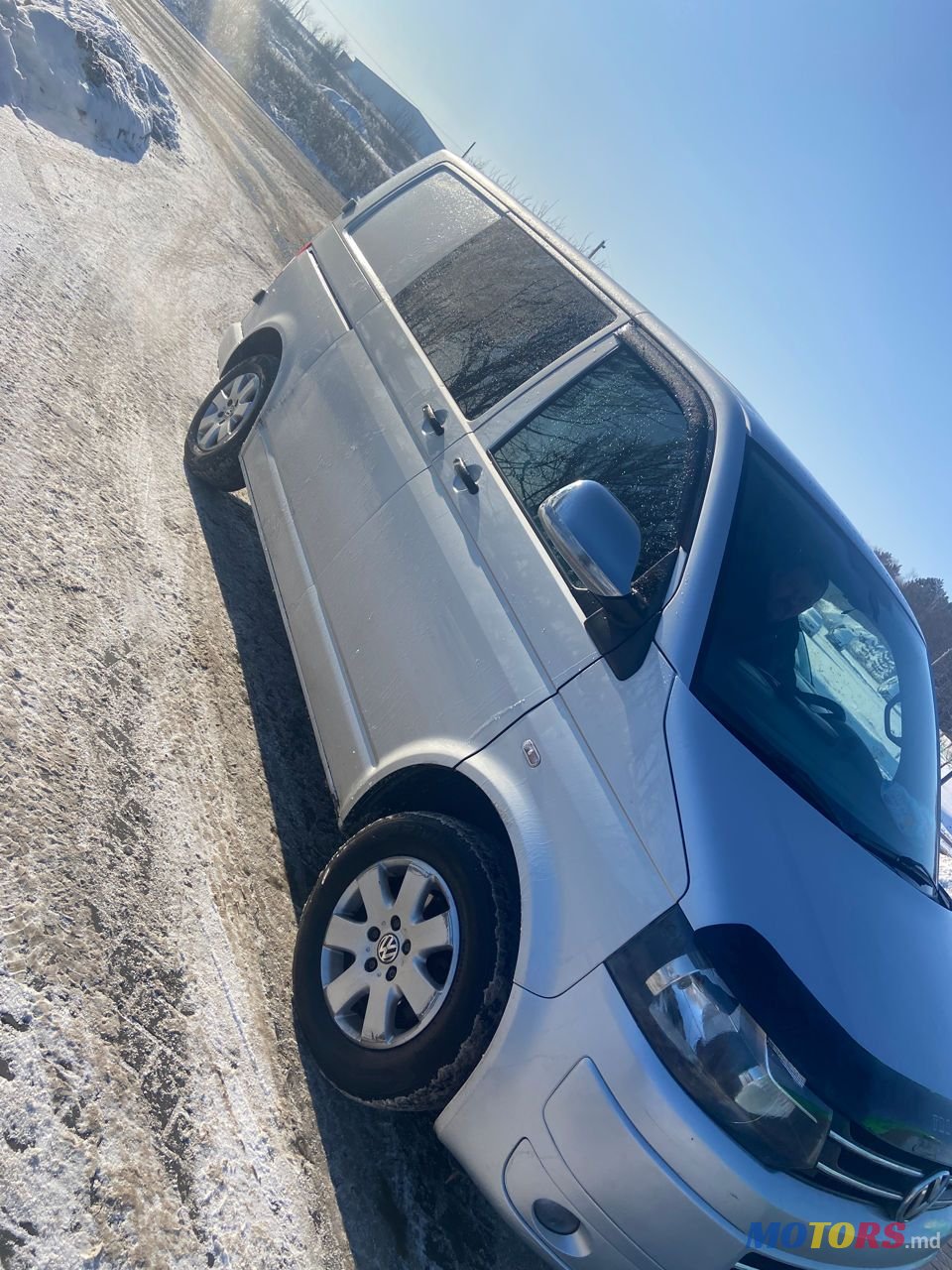 2012' Volkswagen Caravelle photo #2