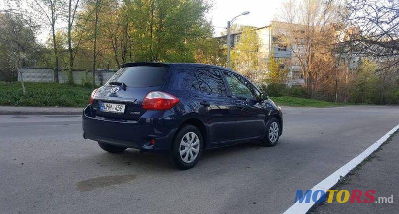 2010' Toyota Auris photo #2
