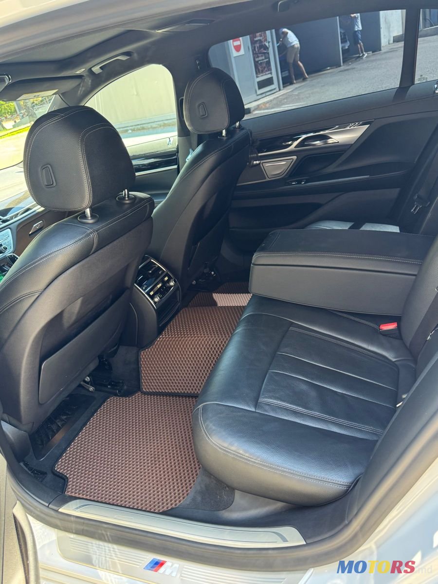 2019' BMW 7 Series photo #6