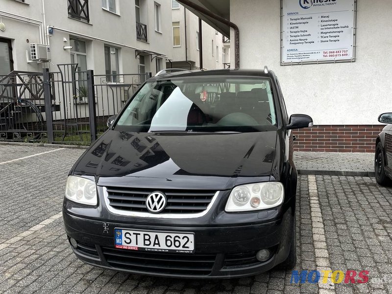 2005' Volkswagen Touran photo #2