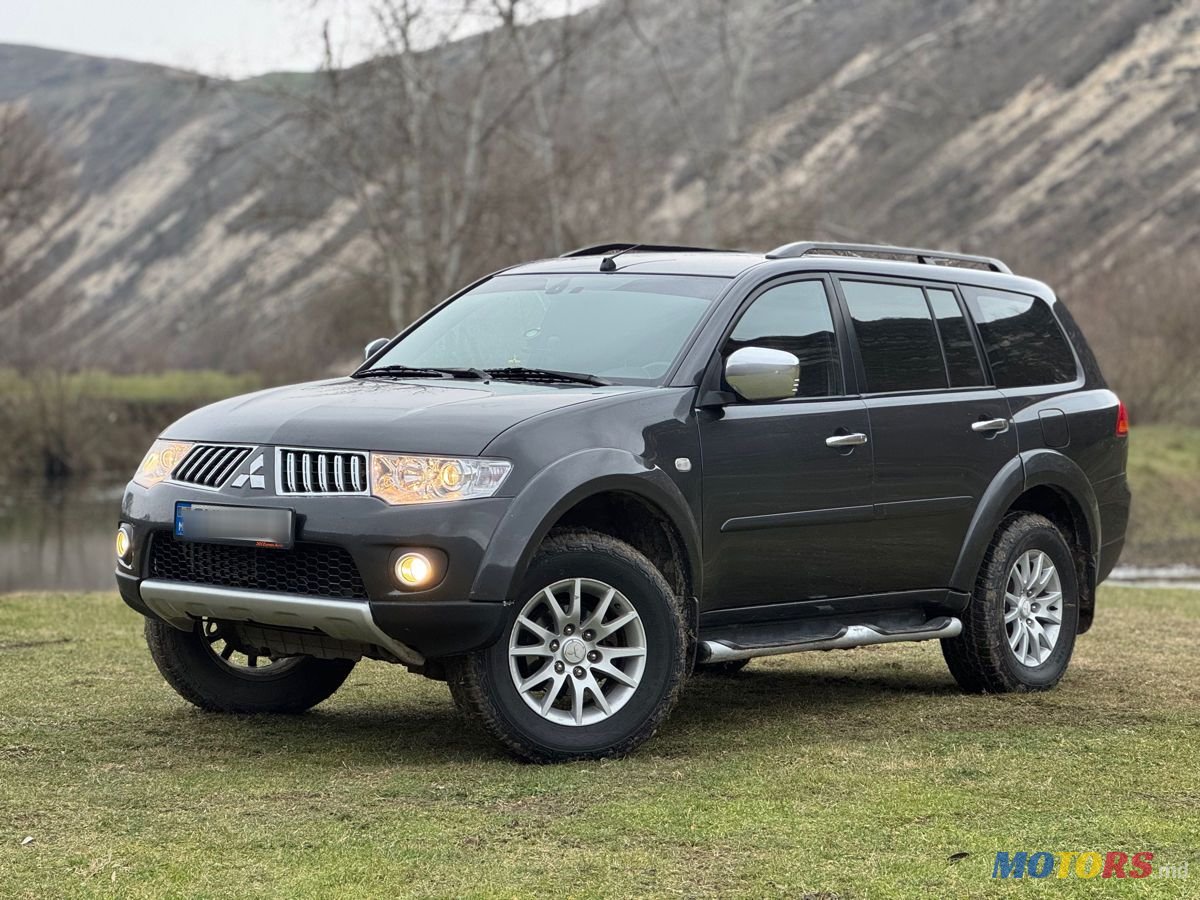 2013' Mitsubishi Pajero Sport photo #1