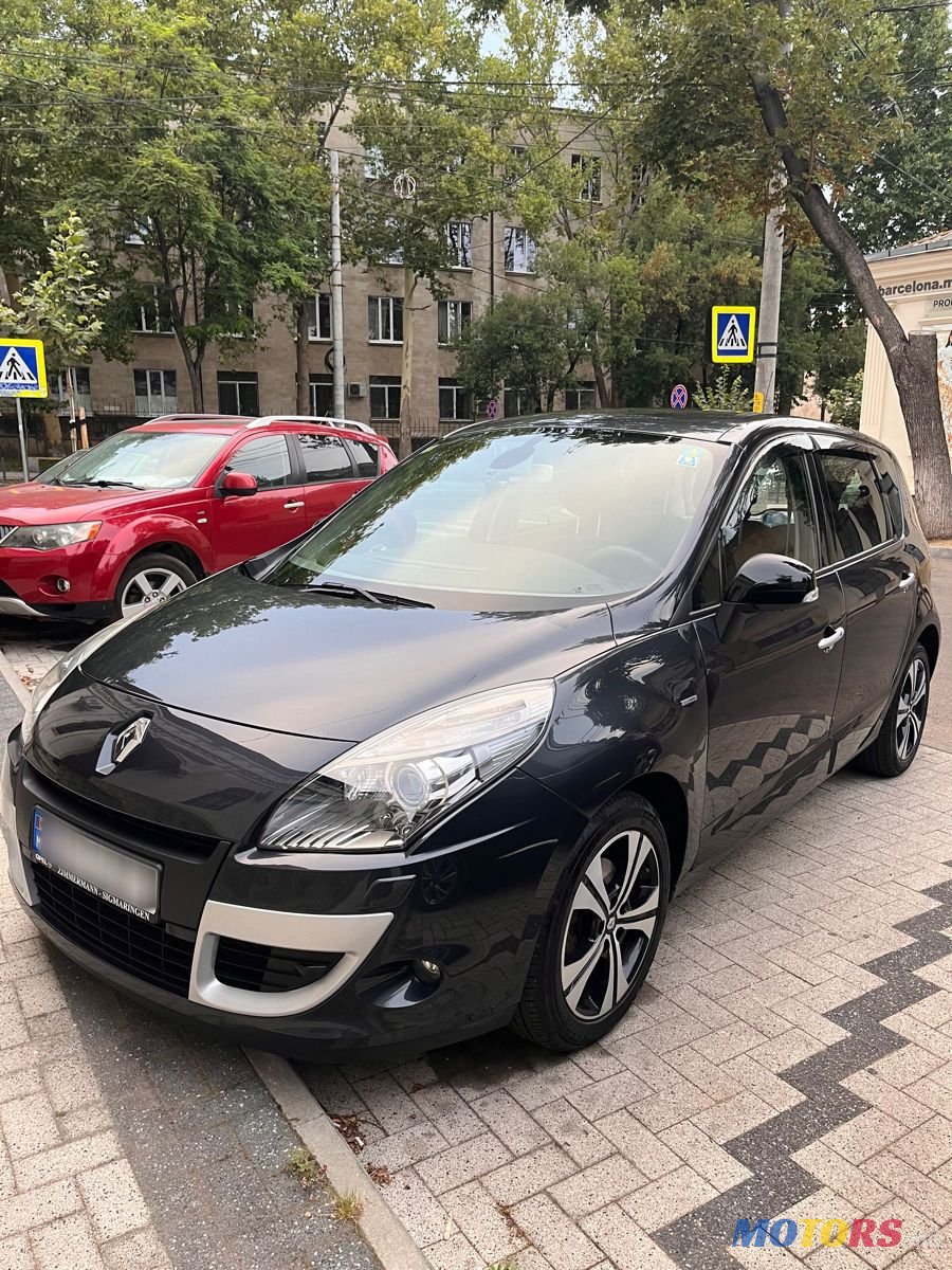 2011' Renault Scenic photo #1