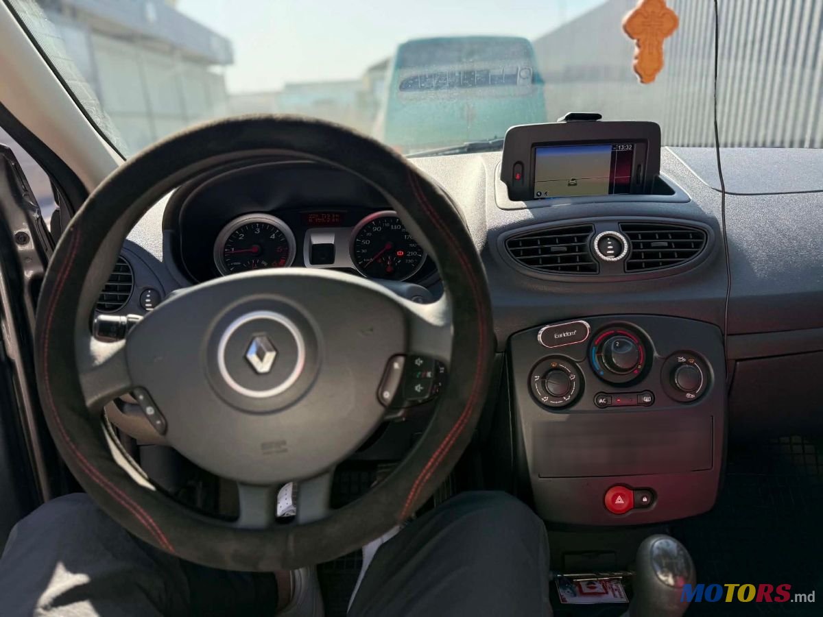 2013' Renault Clio photo #6