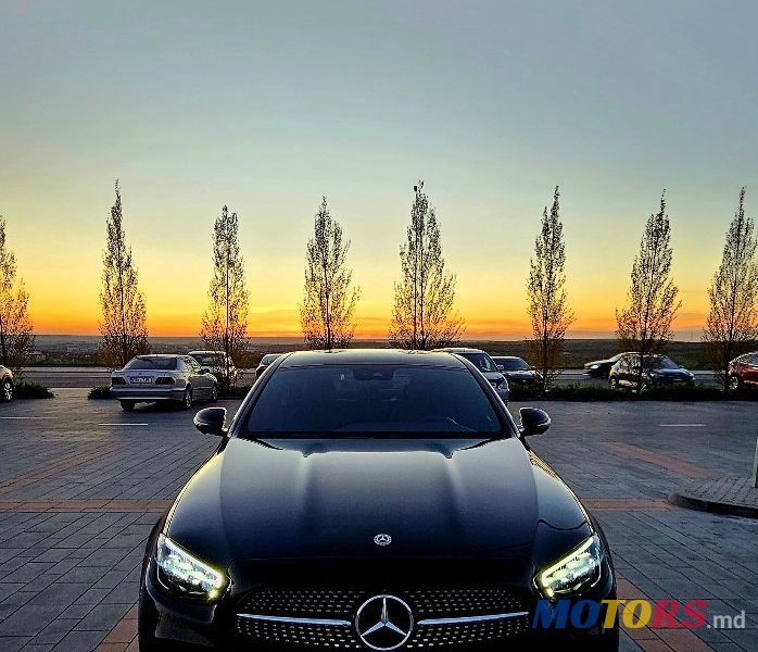 2021' Mercedes-Benz E-Class photo #3