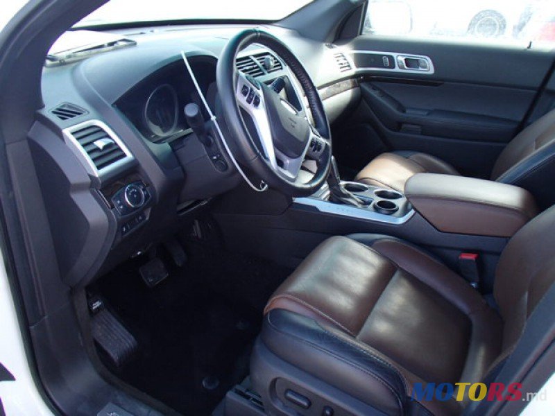 2013' Ford Explorer photo #2