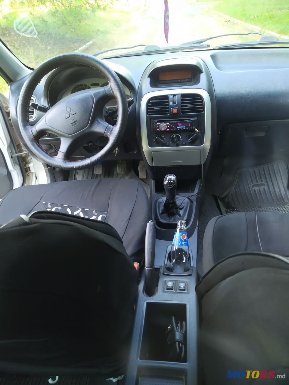 2001' Mitsubishi Carisma photo #4