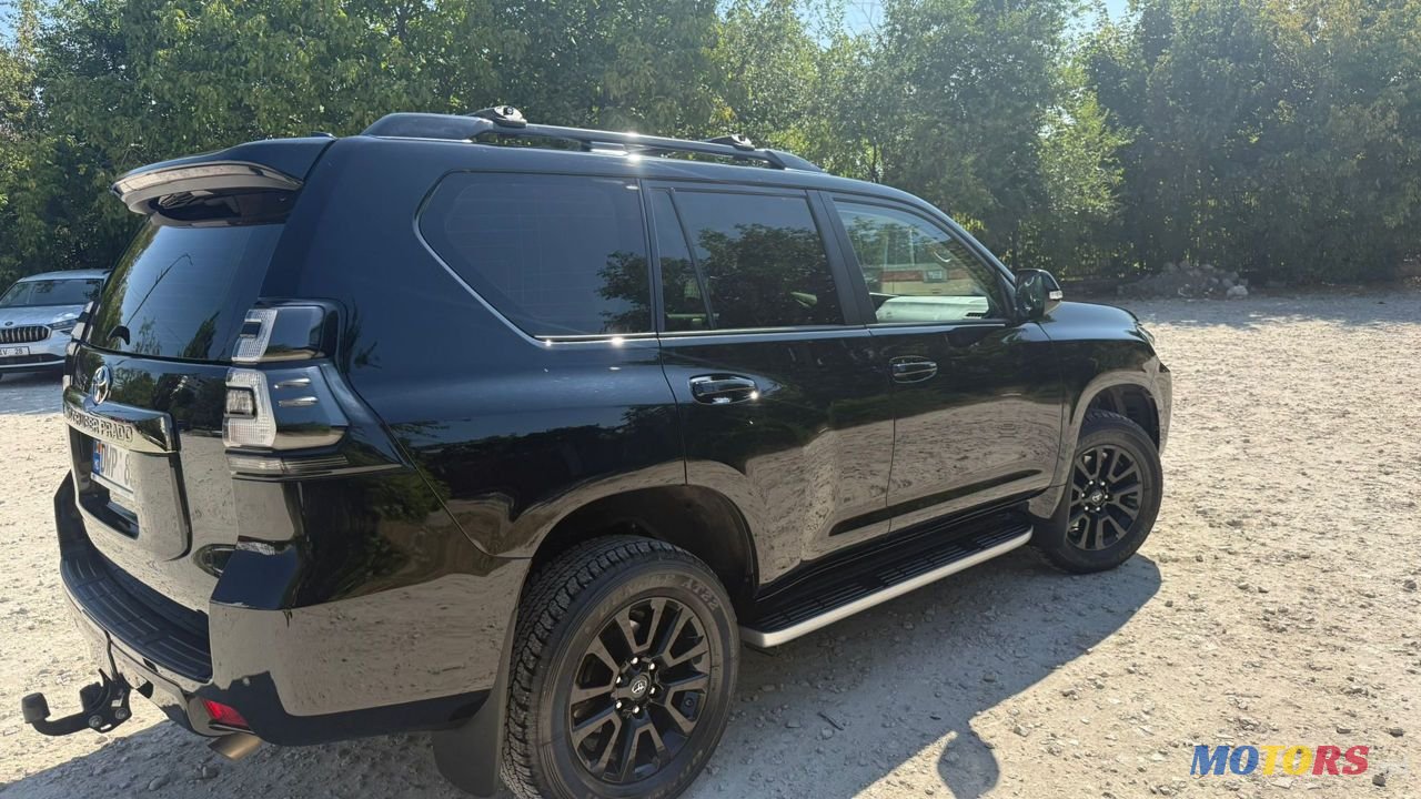 2022' Toyota Land Cruiser Prado photo #4
