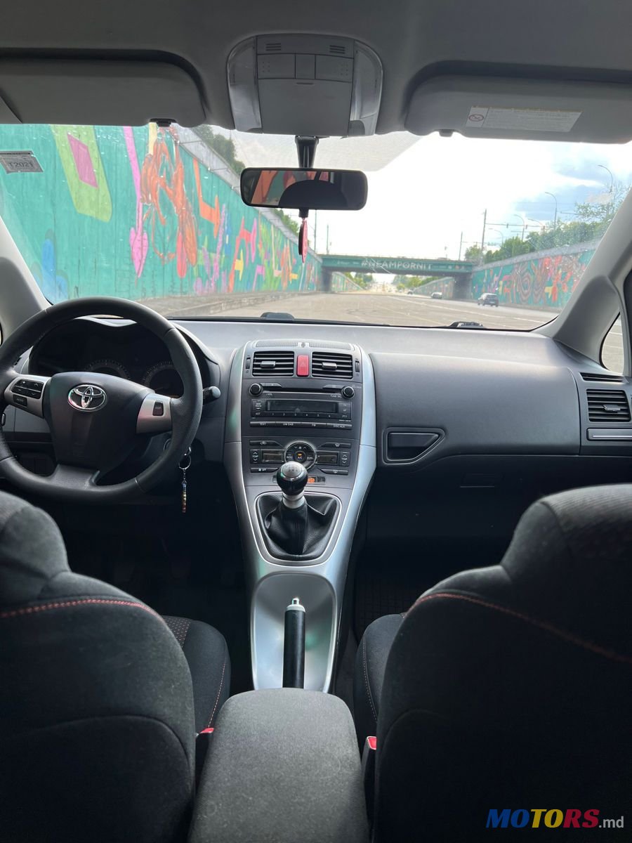 2010' Toyota Auris photo #5