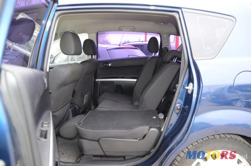 2004' Toyota Corolla photo #2