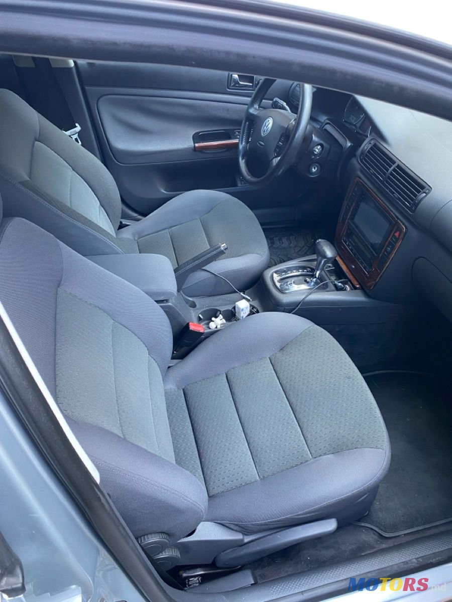 2005' Volkswagen Passat photo #5