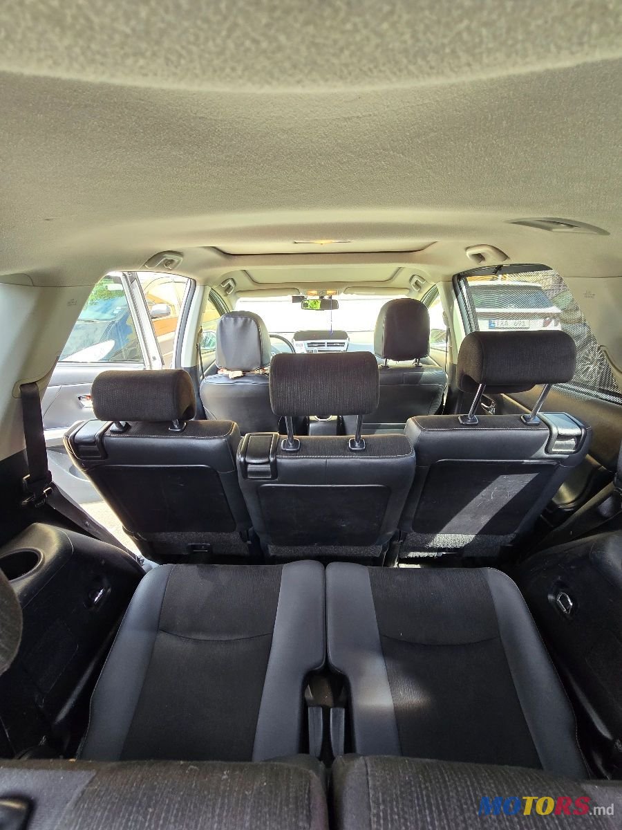 2015' Toyota Prius + photo #4