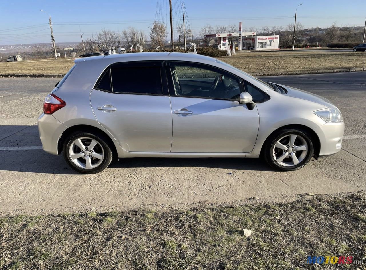 2011' Toyota Auris photo #4