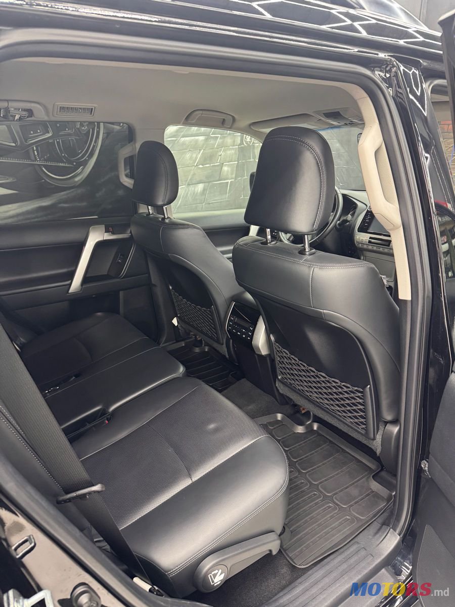 2019' Toyota Land Cruiser Prado photo #6
