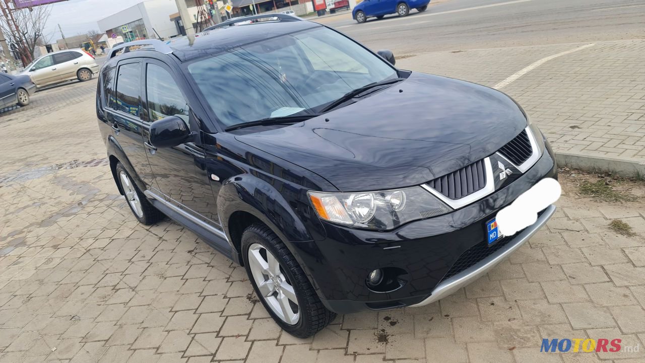 2009' Mitsubishi Outlander photo #2