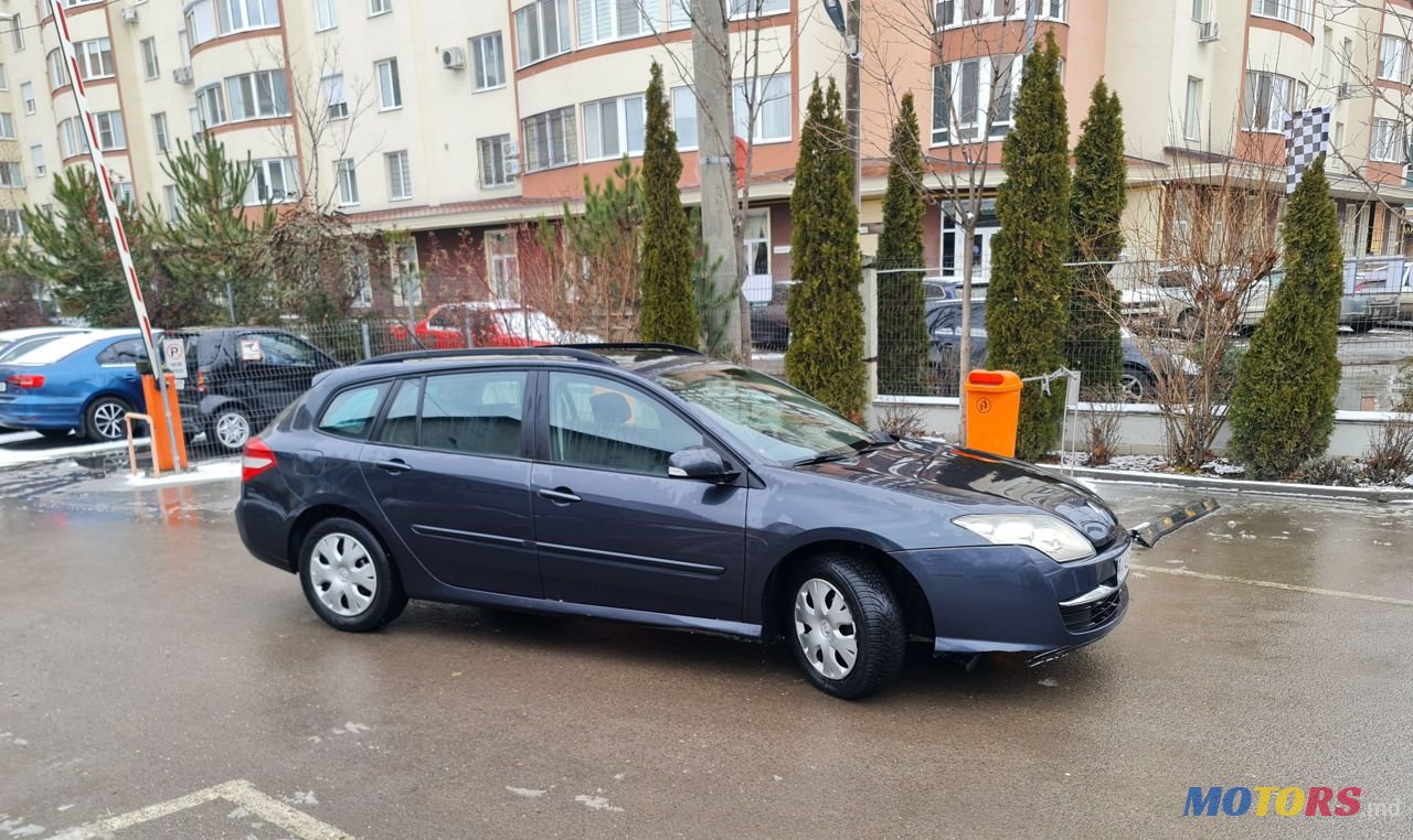 2010' Renault Laguna photo #2