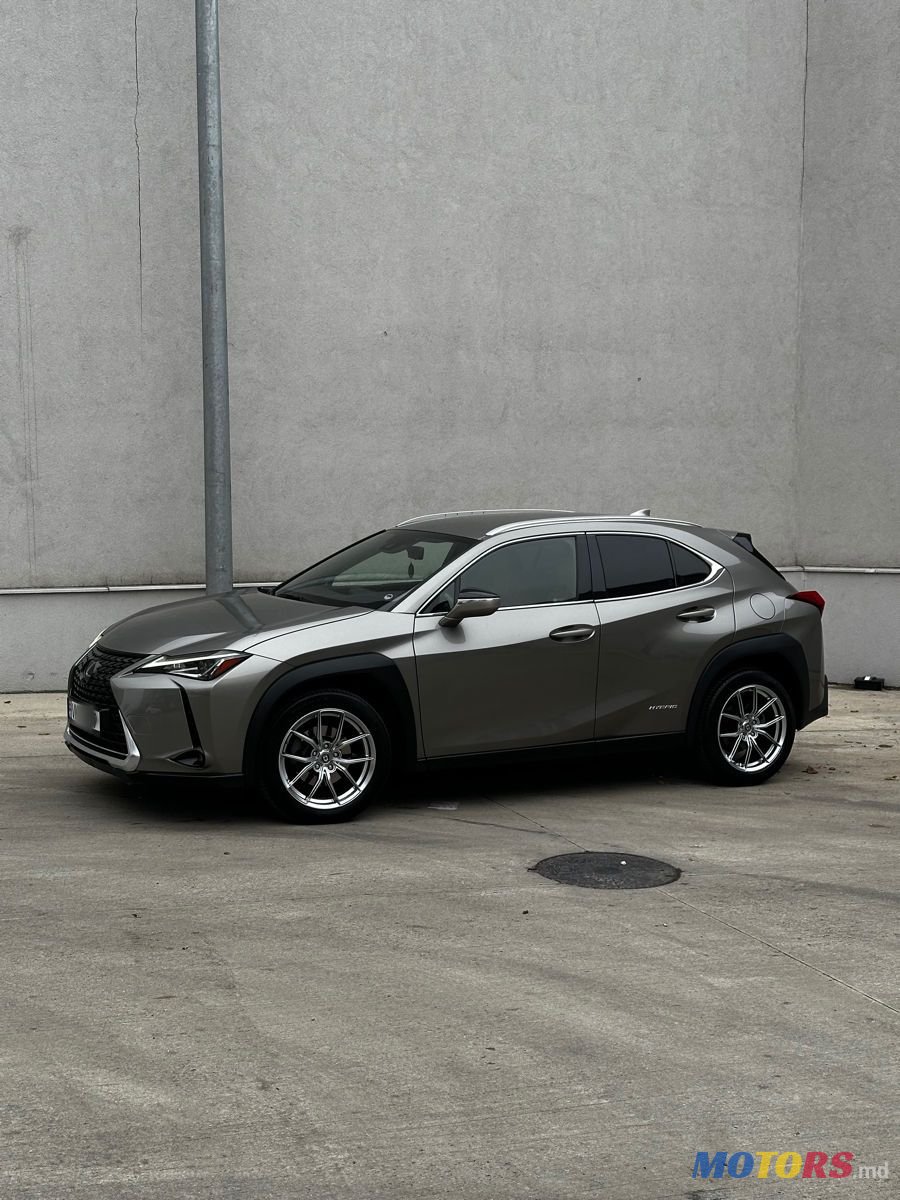 2019' Lexus UX photo #2