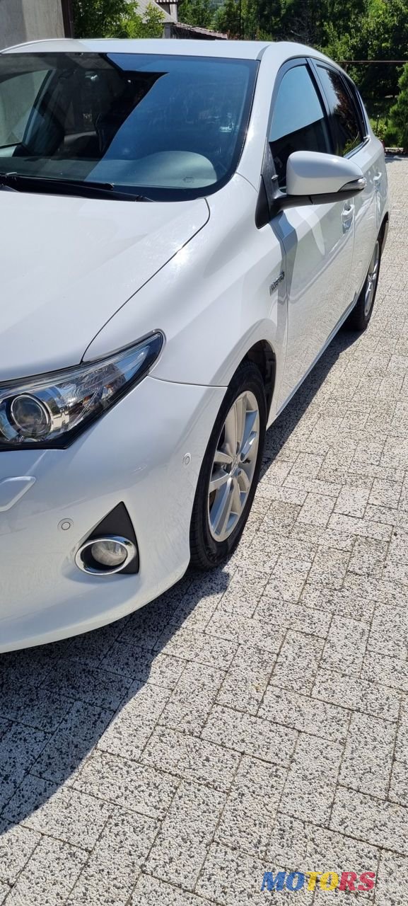 2015' Toyota Auris photo #2