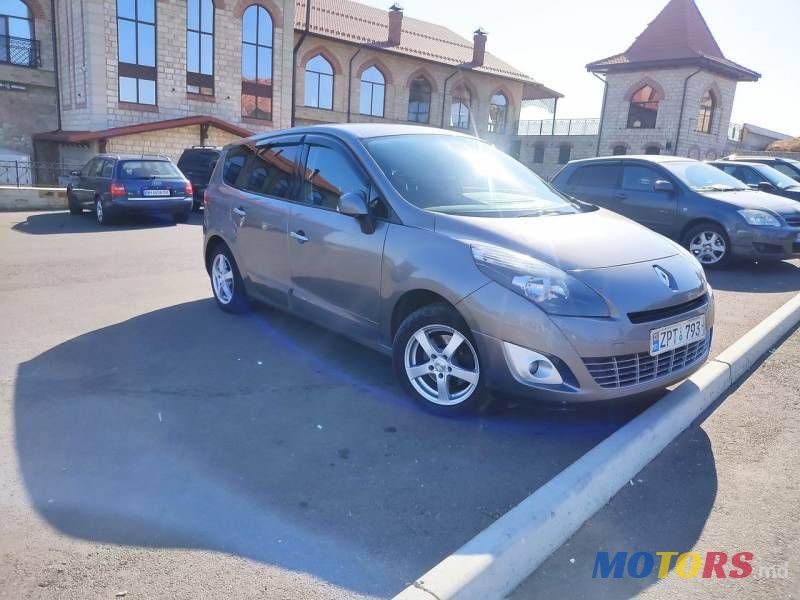 2010' Renault Grand Scenic photo #3