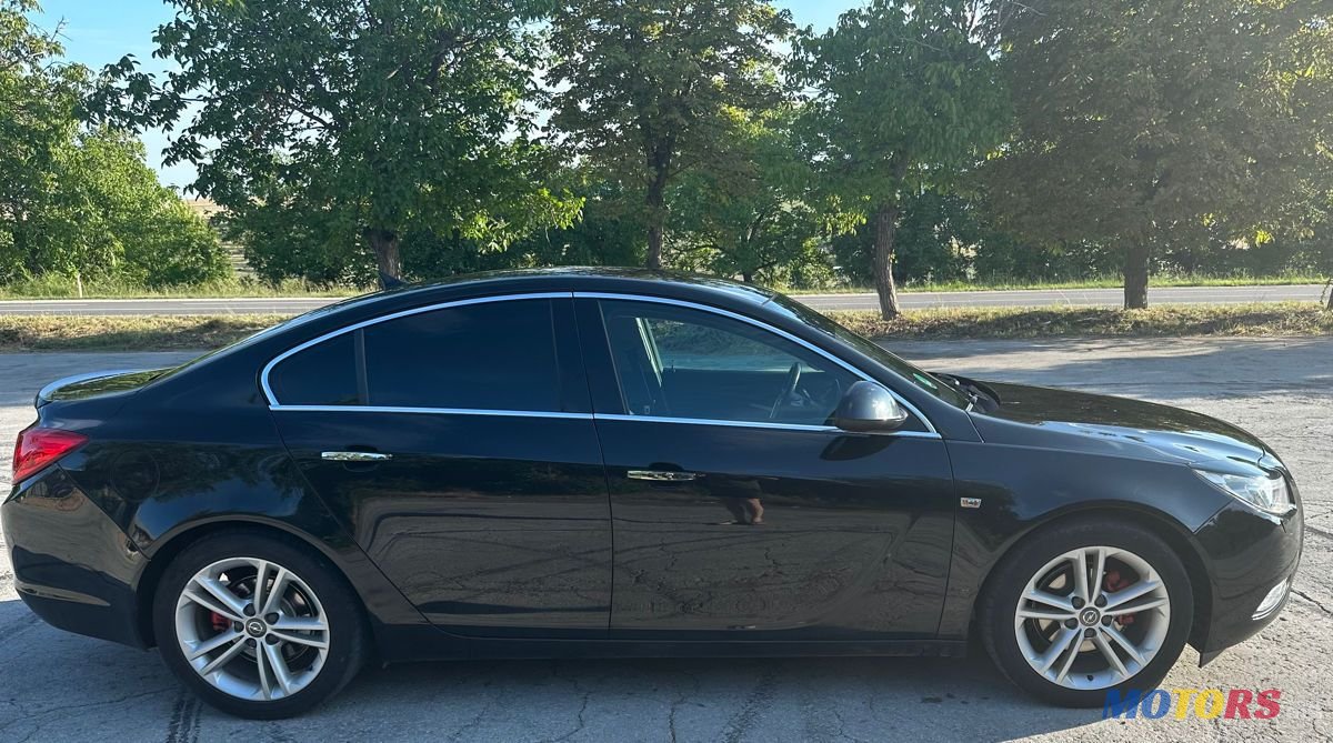 2010' Opel Insignia photo #2