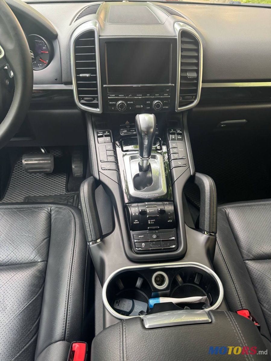 2016' Porsche Cayenne photo #4