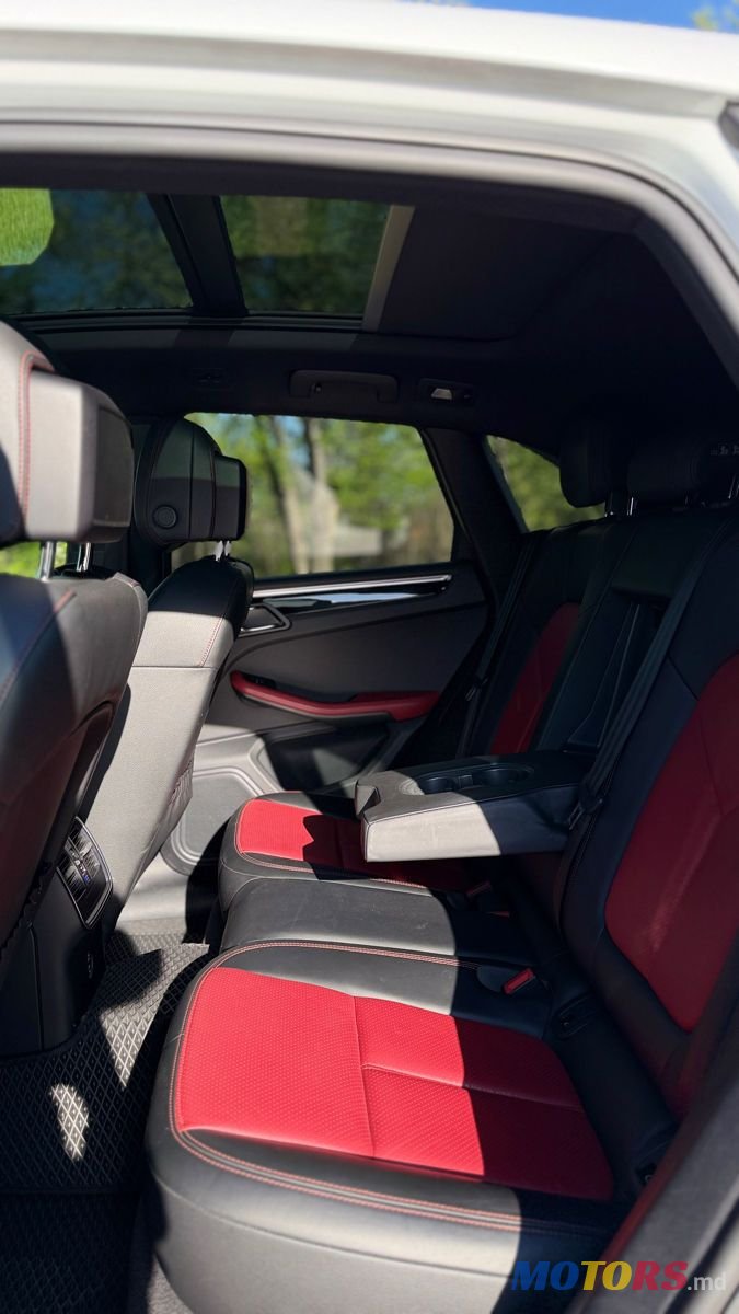 2021' Porsche Macan photo #3