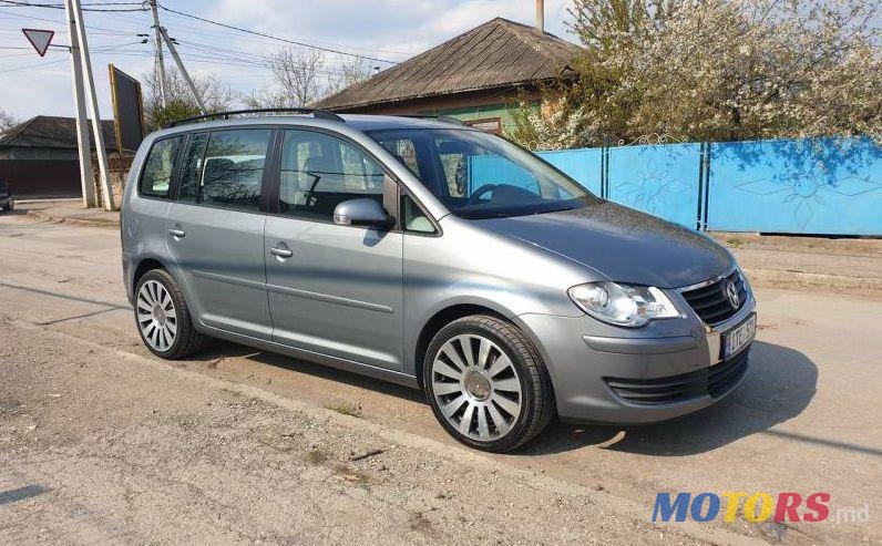 2007' Volkswagen Touran photo #2