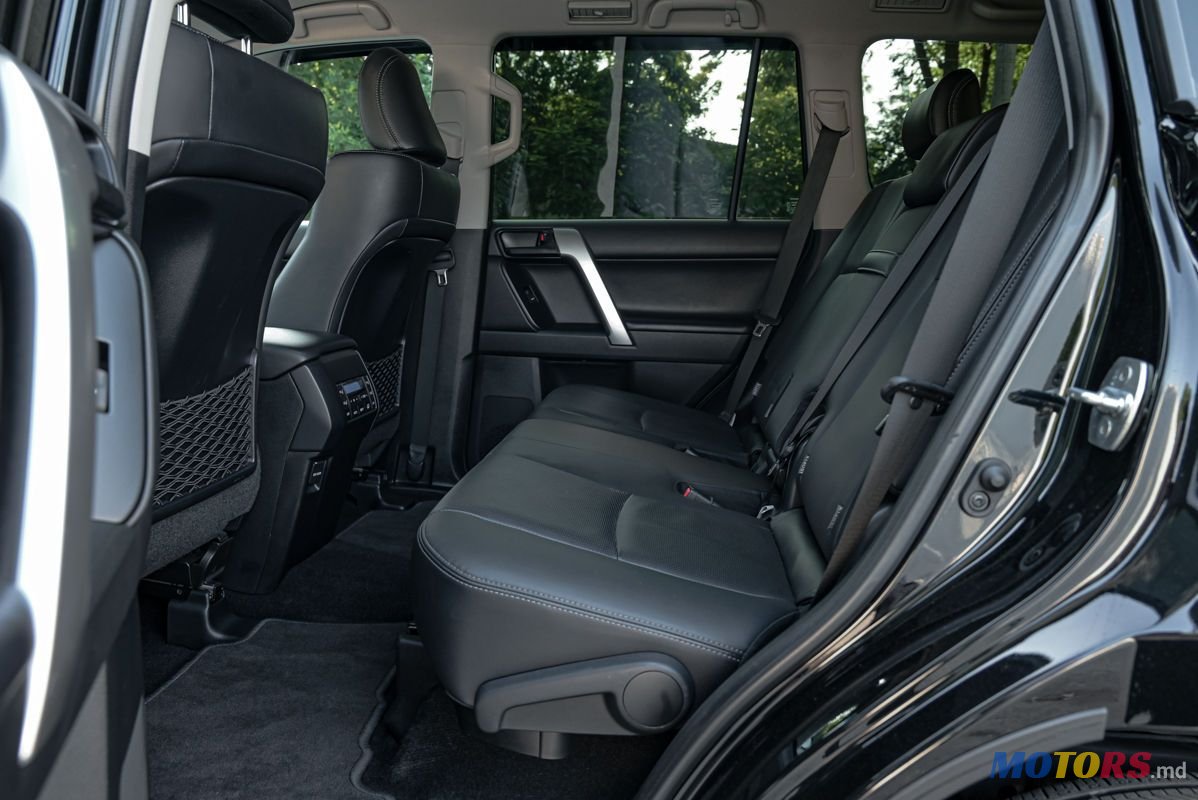 2023' Toyota Land Cruiser Prado photo #6