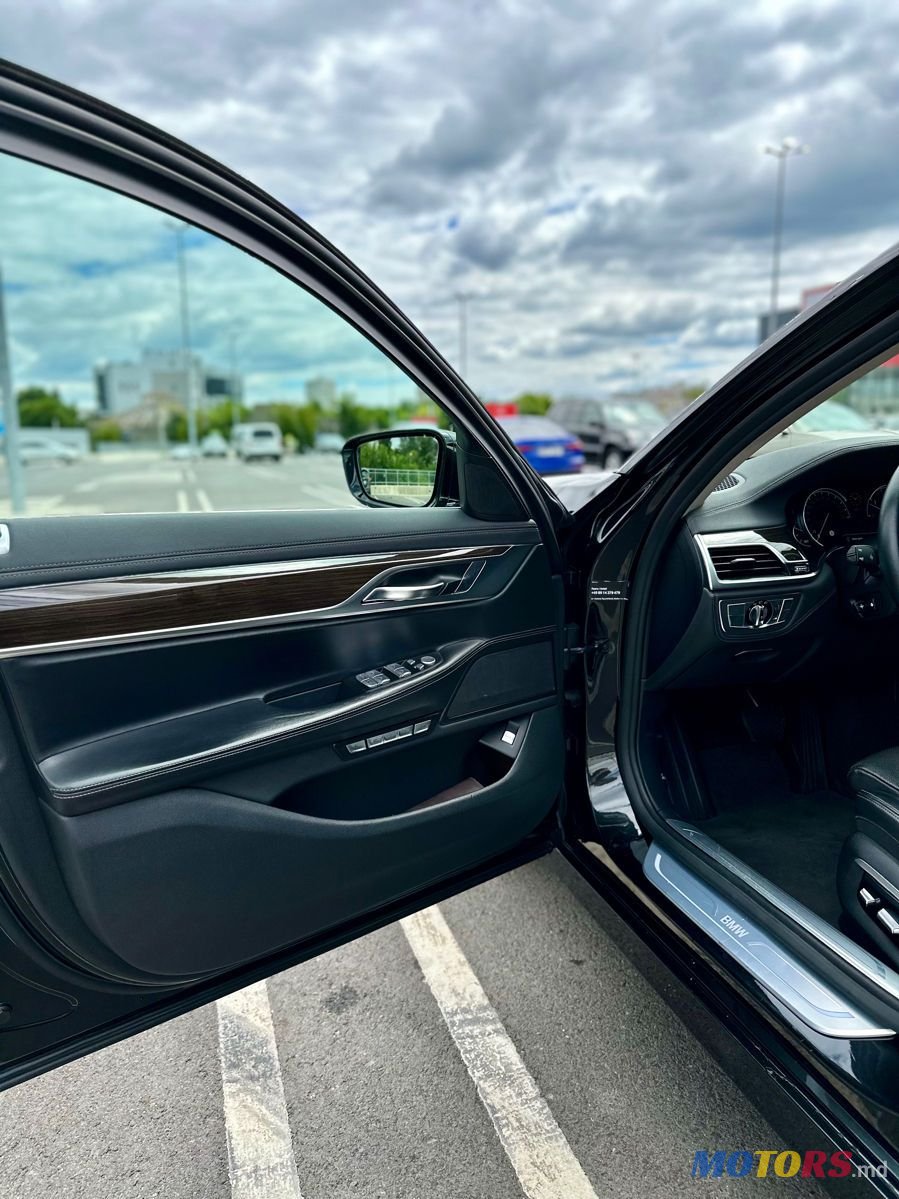 2016' BMW 7 Series photo #6