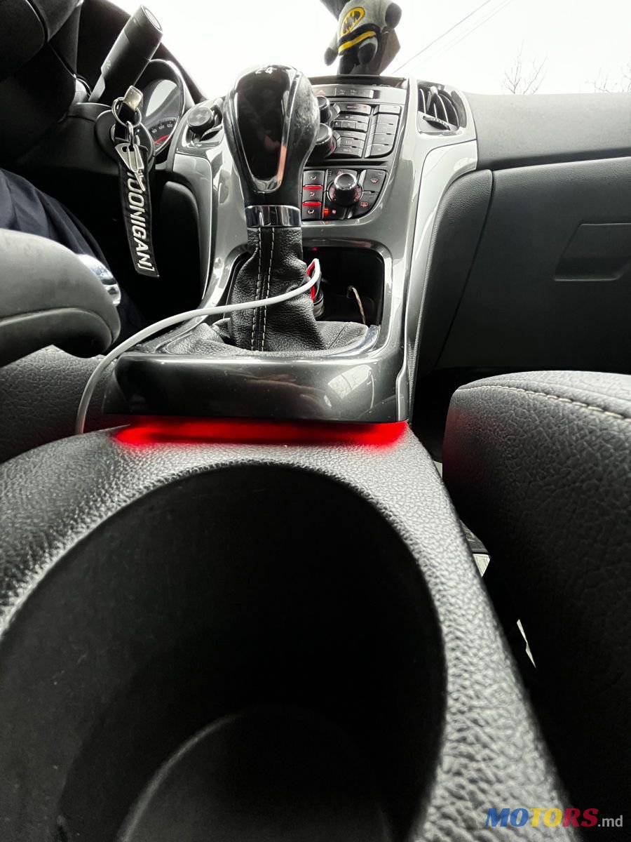 2013' Opel Astra photo #4