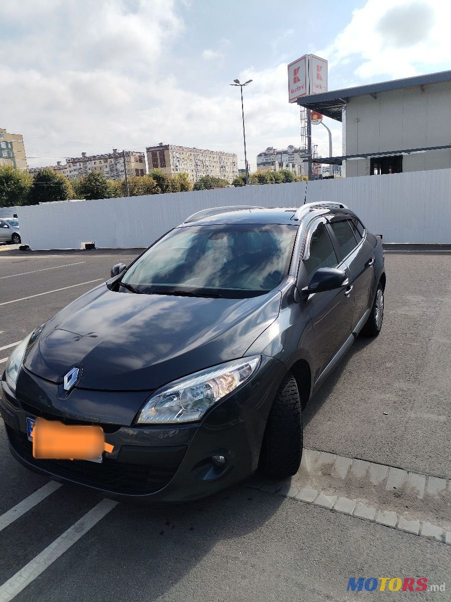 2011' Renault Megane photo #1