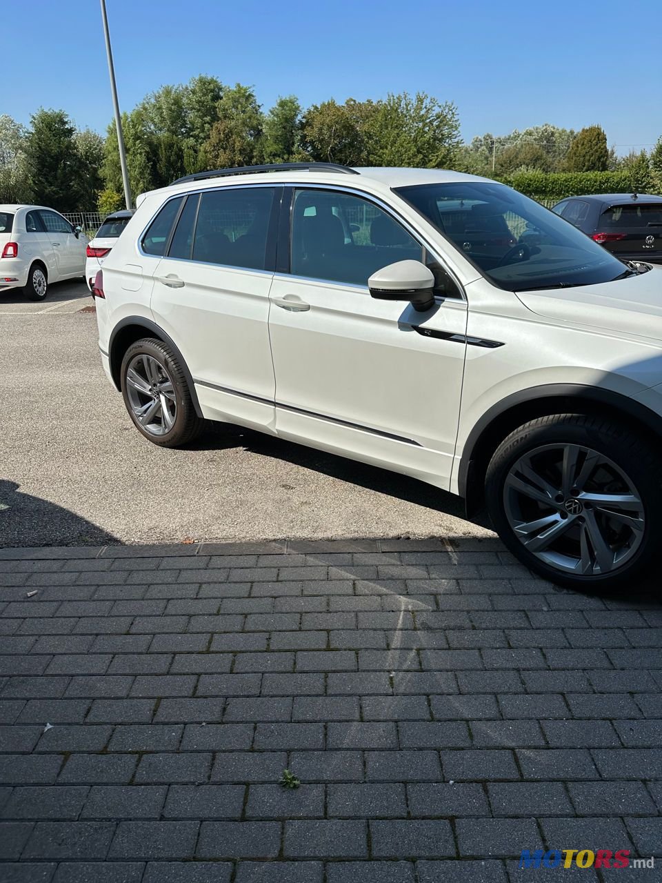 2021' Volkswagen Tiguan photo #1