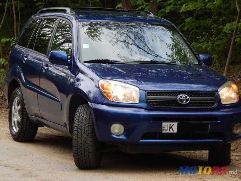 2004' Toyota RAV4 photo #1