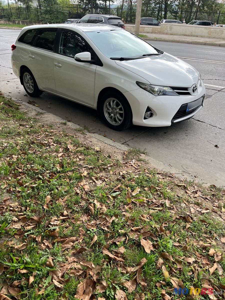 2014' Toyota Auris photo #1