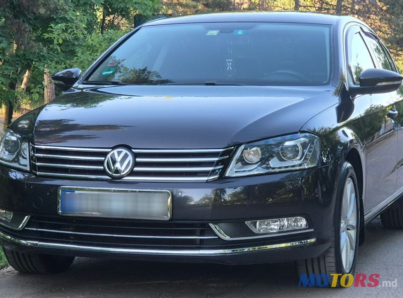 2011' Volkswagen Passat photo #1