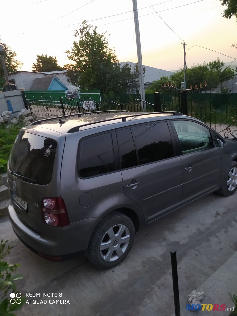 2008' Volkswagen Touran photo #3