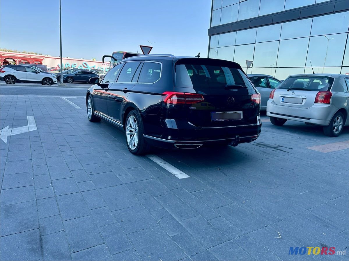 2015' Volkswagen Passat photo #2