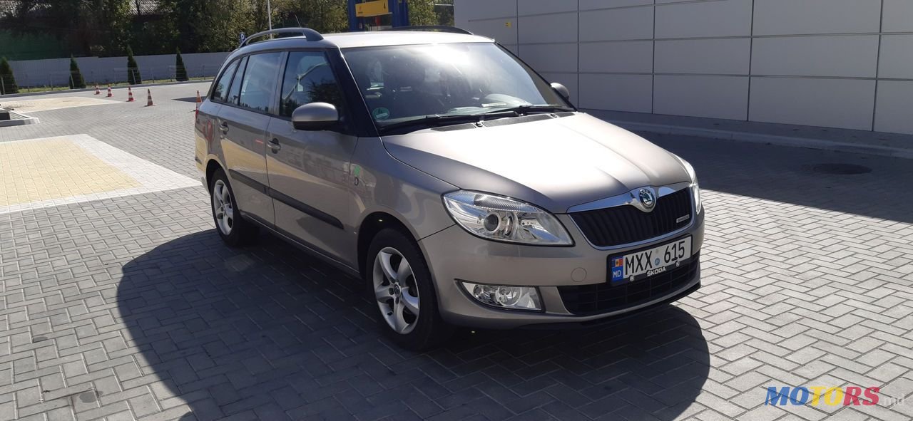 2012' Skoda Fabia photo #3