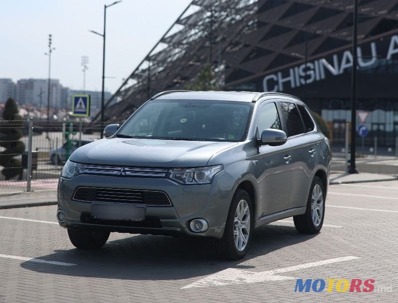 2013' Mitsubishi Outlander photo #1