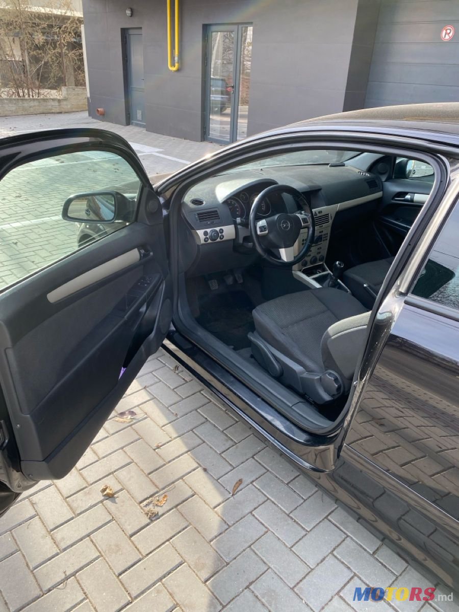 2008' Opel Astra photo #3