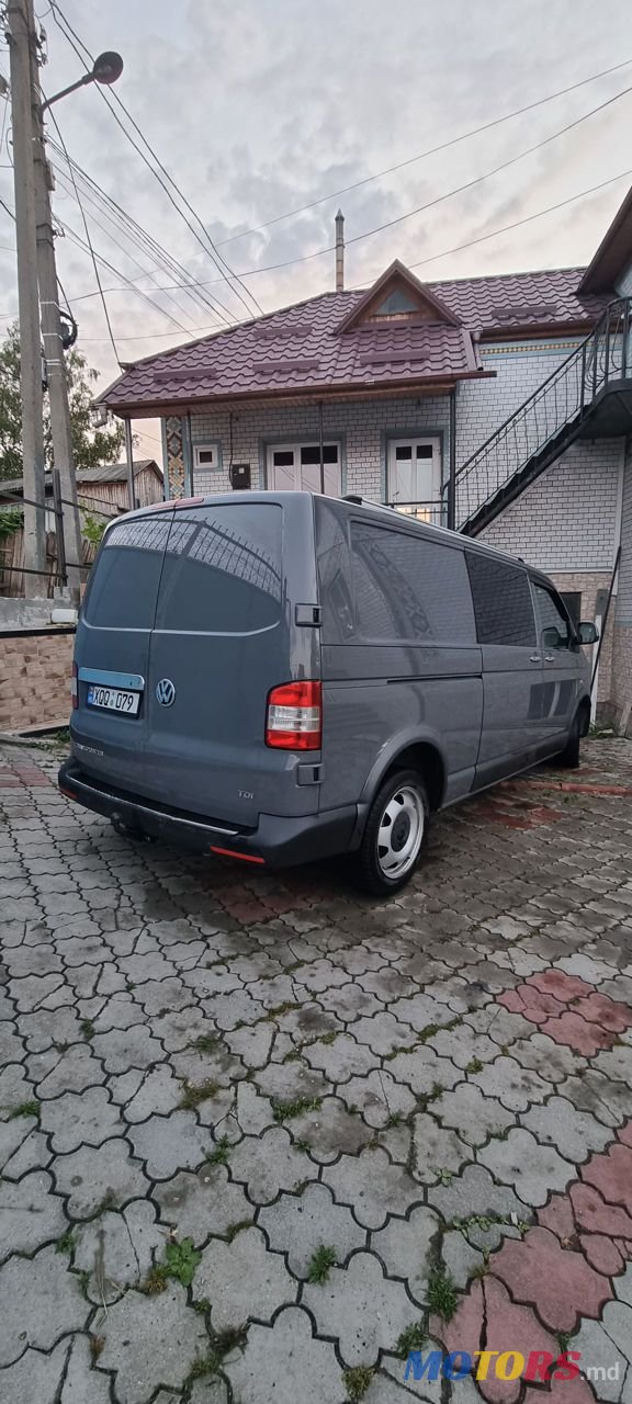 2014' Volkswagen Transporter photo #2