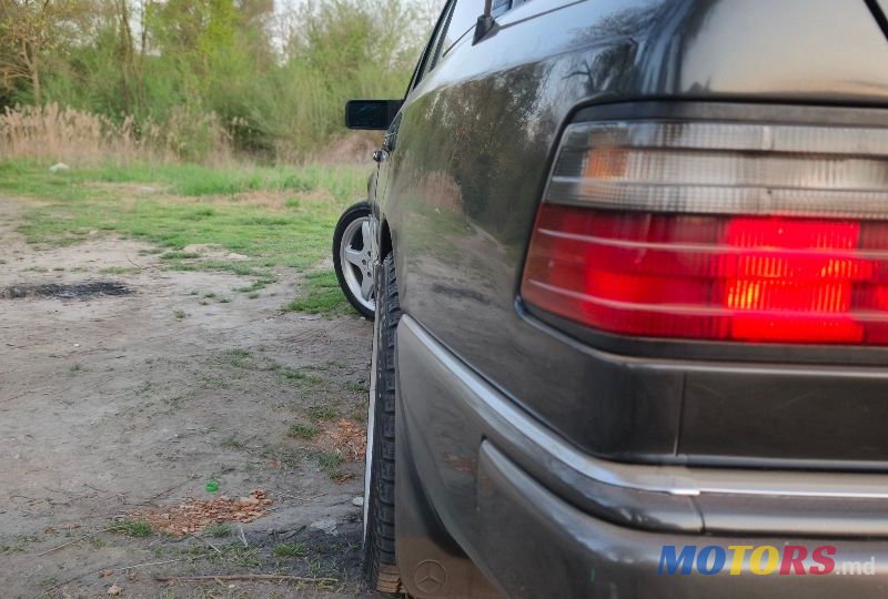 1993' Mercedes-Benz E-Class photo #2