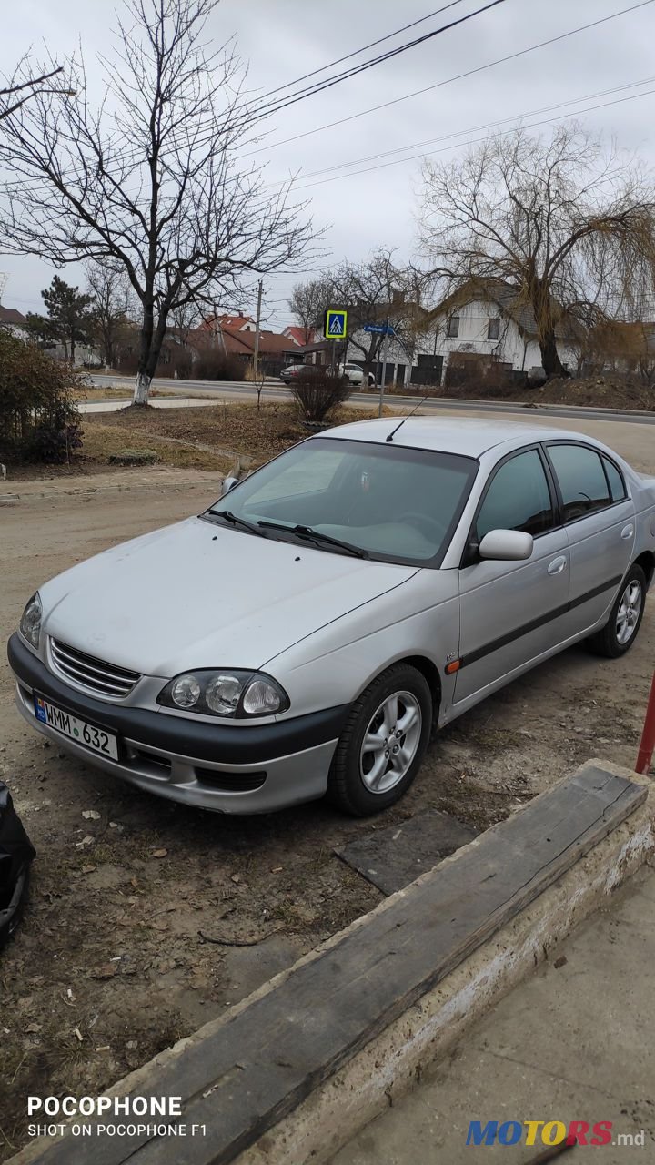 2000' Toyota Avensis photo #1