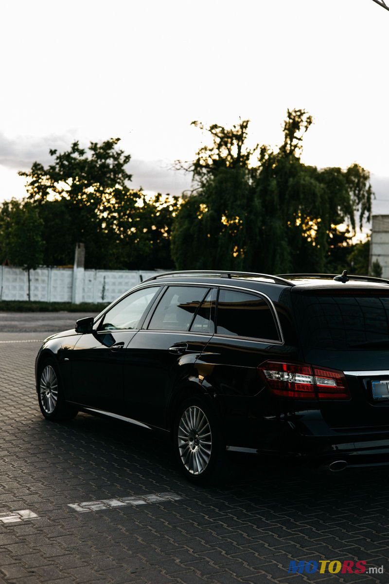 2011' Mercedes-Benz E-Class photo #5