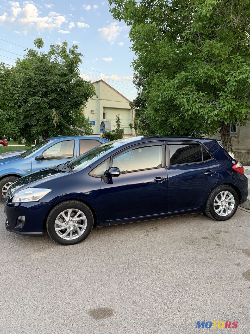 2011' Toyota Auris photo #3