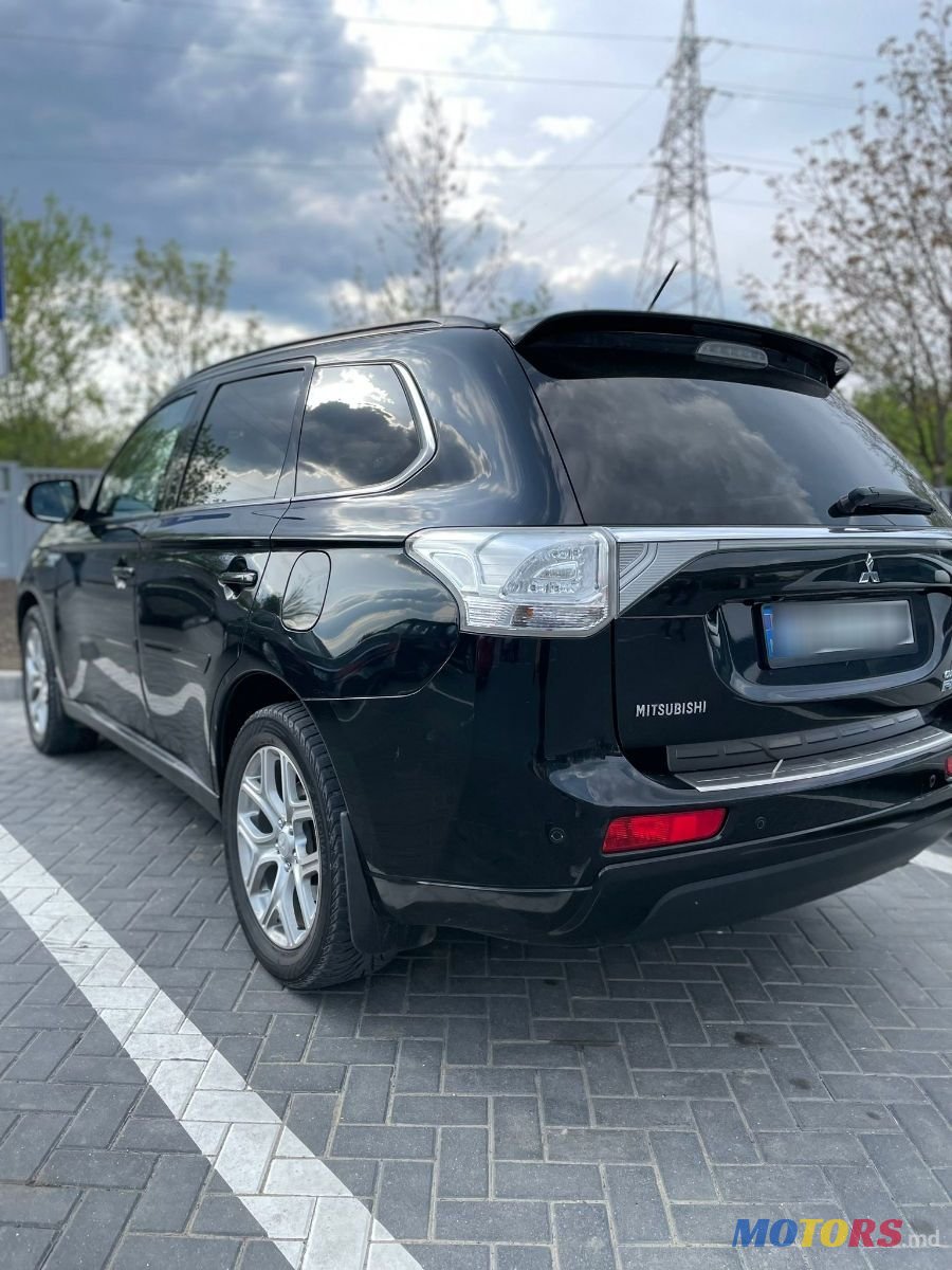 2014' Mitsubishi Outlander photo #1